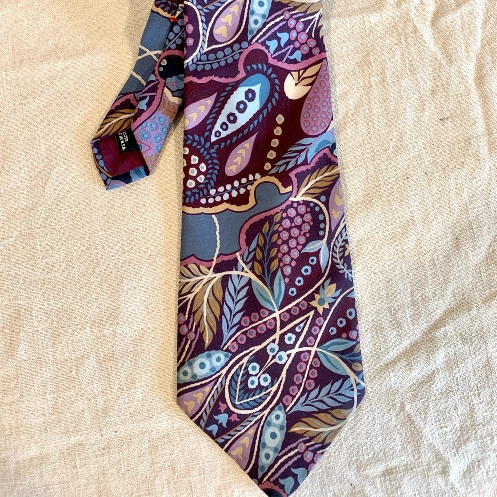 VINTAGE JOHNNY CARSON TIE PAISLEY TIE PURPLE BLUE